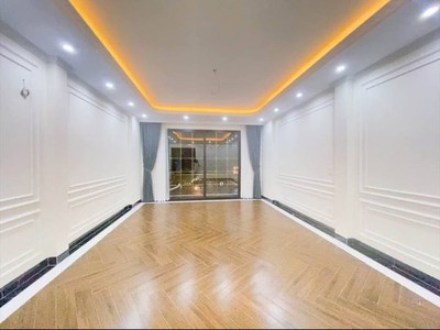 Hiếm bán nhà - 55m, 7 tầng trung tâm nguyễn văn cừ, đi bộ ra chợ -20m ra phố, thang máy - giá 10 tỷ 4