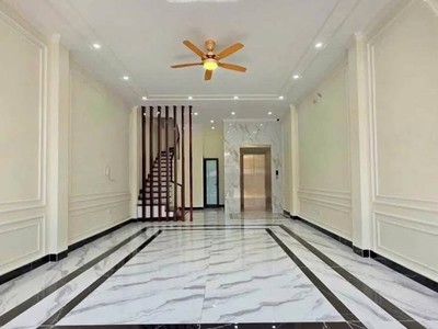 Hiếm bán nhà - 55m, 7 tầng trung tâm nguyễn văn cừ, đi bộ ra chợ -20m ra phố, thang máy - giá 10 tỷ 0