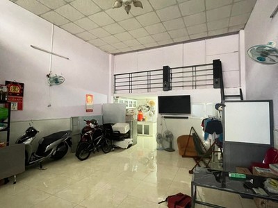 Mặt tiền kd ngang 6.1m - đường lê niệm - quận tân phú 2
