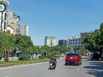 Siêu phâm mặt phố hồng tiến,dt80m,8 tầng thang máy,kd dòng tiền,vỉa hè.hơn 30  tỷ 0