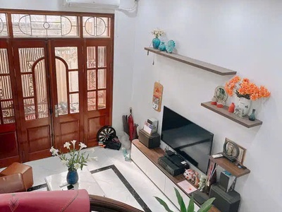 Bán nhà quang lãm - hà đông 42m, kcbt, mt 4m, ô tô nhỏ qua nhà, gần phố, full nội thất 5.6 tỷ. 0