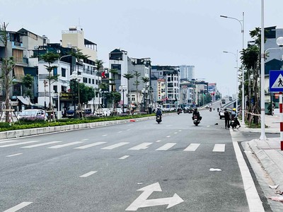 Bán nhà mặt phố hồng tiến, 310m, mặt tiền 16.8m, 1 mặt phố- 2 mặt ngõ, full thổ cư 0