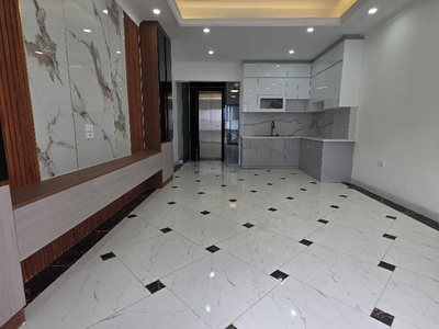 Hiếm  nhà tư đình 6 tầng thang máy - sân để 5 ô tô - đón đầu cầu trần hưng đạo 1