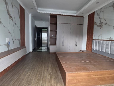 Hiếm  nhà tư đình 6 tầng thang máy - sân để 5 ô tô - đón đầu cầu trần hưng đạo 2