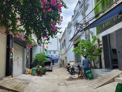 Nhà đẹp diện tích to - hẻm xe hơi 0