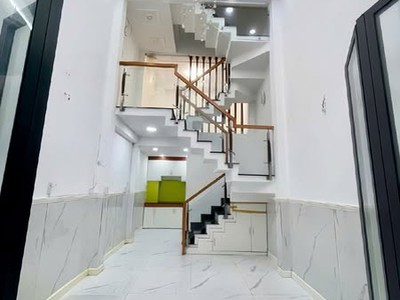 Nhà đúc 4 tầng -nhỉnh 3 tỷ hạ 4ootr - cạnh ngã tư bốn xã 1