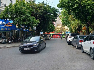 Hàng hiếm nhà tây hồ 35m, 5tầng, siêu hiếm, 2 thoáng, ô chờ thang máy, oto đỗ cửa, nhà xây chắc 2