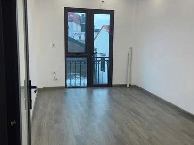 Nhà đẹp mới kính koong ở ngay- ô tô đỗ gần - 35m ra trục chính - kinh doanh nhỏ - 5 tầng nội thất 0