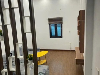Nhà đẹp mới kính koong ở ngay- ô tô đỗ gần - 35m ra trục chính - kinh doanh nhỏ - 5 tầng nội thất 2