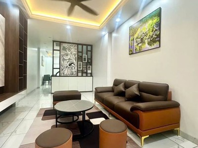 Bán nhà đẹp ngọc thuỵ-.9 tỷ 45m - 4 ngủ - 20m ra mặt phố - ô tô đỗ cửa - kinh doanh 1