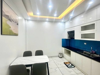 Bán nhà đẹp ngọc thuỵ-.9 tỷ 45m - 4 ngủ - 20m ra mặt phố - ô tô đỗ cửa - kinh doanh 2