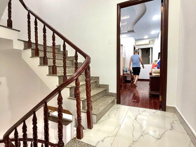 Ngộp bank  bán gấp 59m  4 tầng/3pn ô tô đỗ cửa   nguyễn kiệm gần cv gia định 2