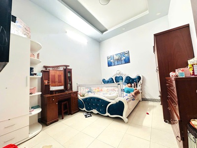 Nhà mặt tiền đẹp linh xuân, thủ đức   9x21m, 2 tầng chắc chắn, gara ô tô, gần chợ, trường học, giá 1