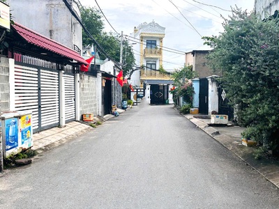 Nhà mặt tiền đẹp linh xuân, thủ đức   9x21m, 2 tầng chắc chắn, gara ô tô, gần chợ, trường học, giá 2