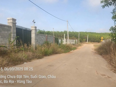 Chủ có việc cần ra gấp lô này giá chốt 720t  đất đã có tường rào trước sau như hình thực tế. dt 2