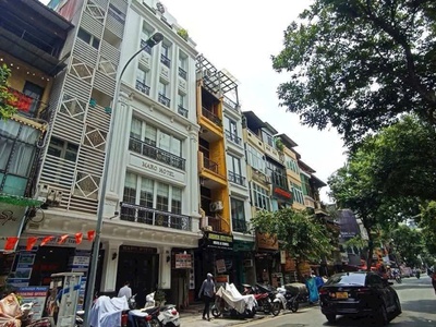 Bán nhà mặt phố cổ phùng hưng   mặt phố rộng   kinh doanh siêu đỉnh  gần hồ gươm. vỉa hè để xe 0