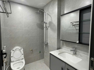 Nhà phố ngay gần chợ bình chánh, 100M    CHỈ 2,5 TỶ, SHR, dân cư đông đúc 2