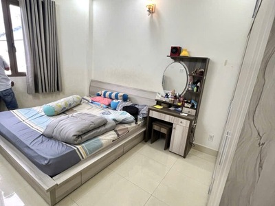 Gần chợ bà chiểu, bv gia định nhà trệt 2 lầu sân thượng hẻm thông chỉ 5ty3 3