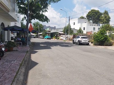 Bán nhà mặt phố số 2, tttm vincom sa đéc, đồng tháp. 75m2, 3 tầng, 6pn. giá 6.2 tỷ, sổ hồng. 1