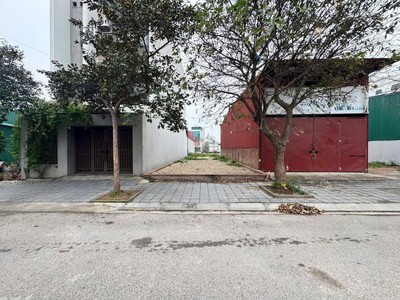  giá rẻ - vị trí đẹp - gia chủ cần bán    băng 2 đường lê hữu tựu - liền kề kđt nguyên khê - 2