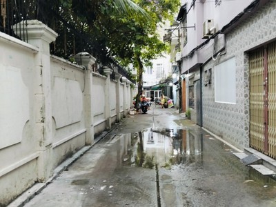 Bán nhà cấp 4 - dt 81m2  4 x 20 m - hẻm xe tải 5m đường đô đốc long 0