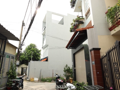 Sắp ngộp bank, nhà 4 tầng ngang 7m, gần nhà ga t3, nhinh 9 tỷ 2