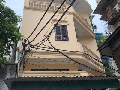 Cho thuê lâu dài nhà 3,5 tầng, ngõ 128c đại la gần trường tiểu học đồng tâm, ô tô đỗ cửa 2