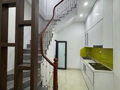 Hoàng hoa thám 31m giá 8,2 tỷ,cách phố 20m,ngõ thông,sổ đẹp,full nội thất 3