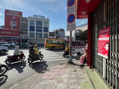 Mặt bằng kinh doanh ngay góc mặt tiền ngã 3 hàng xanh  chính chủ 3