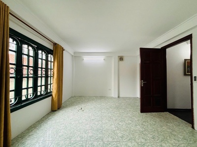 Lạc long quân dt60/70m 5 tầng mt 6m-chỉ 11,9 tỷ,mặt ngõ thông,lô góc 3 thoáng 3