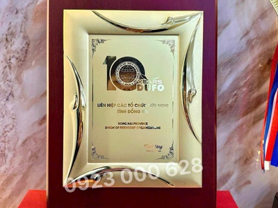 Biểu trưng vinh danh, biểu trưng gỗ đồng, bảng vinh danh gỗ đồng 1