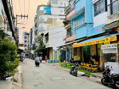 Nhà đẹp   hẻm xe tải   giáp trung tâm   lô góc 2 mặt thoáng 0