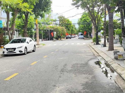 Bán nhà 2 tầng, mặt tiền đường 7m5 sơn trà, sổ đẹp vuông vức 0