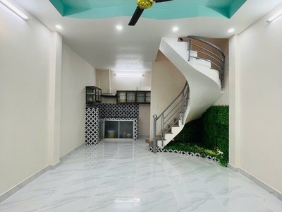 Nhà đẹp lạc long quân nhỉnh 4 tỷ 2