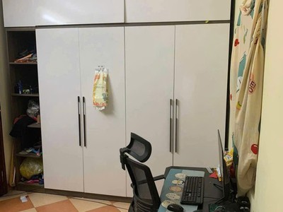 Cho thuê căn hộ tập thể tầng 2 rất đẹp, ngay đầu đường Hoàng Quốc Việt và Trần Cung 1