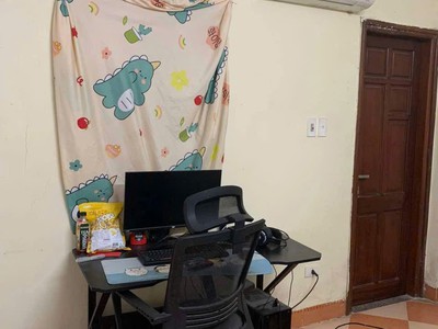 Cho thuê căn hộ tập thể tầng 2 rất đẹp, ngay đầu đường Hoàng Quốc Việt và Trần Cung 2