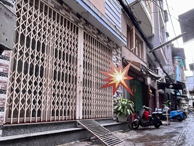  bán nhà q4 gần khu trung tâm hc-  kế bên trường đh nguyễn tất thành- đường đoàn văn bơ ra hoàng 3