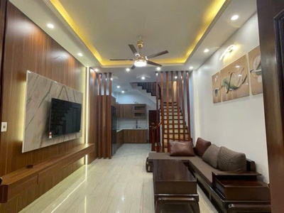 Bán nhà ngọc thụy 33m 5 tầng sát chân cầu long biên hơn 8 tỷ 0