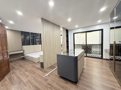 Bán siêu phẩm long lanh nhà 6 tầng thang máy ô tô đường hoàng mai 3