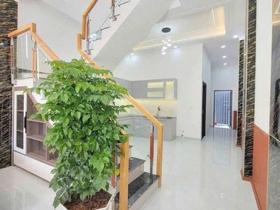 Nhà 1 trệt 1 lầu giá chỉ 2 tỷ 3 - Sổ hồng riêng - Ngay kcn cầu Tràm 2