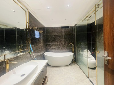 Cực ngon  mặt phố yên hòa, vỉa hè, ô tô tránh, thang máy, kinh doanh ngày đêm, không quy hoạch 3
