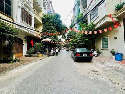 Đầu tư  phân lô phạm tuấn tài, vỉa hè ô tô tránh, ngõ thông tứ tung, mặt tiền khủng 6m, kd đỉnh 0