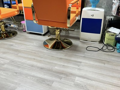 Vì chuyển nơi sinh sống mình muốn sang nhượng toàn bộ cửa hàng tóc tại ct5, đn2, đường trần hữu dực 1