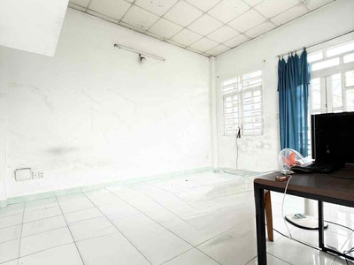 Nhà 2 tầng 80m2 ngang hơn 5 mét ô tô cách 10m gần lê thị riêng quận 12 - giáp gò vấp. chỉ 3,37 tỷ tl 3