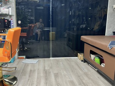 Vì chuyển nơi sinh sống mình muốn sang nhượng toàn bộ cửa hàng tóc tại ct5, đn2, đường trần hữu dực 3