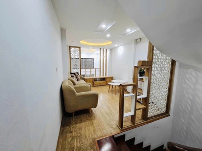 Cho thuê nhà nguyên căn ngõ 205 định công thượng, 5 tầng x 40m2, 3 ngủ, 11 triệu 2