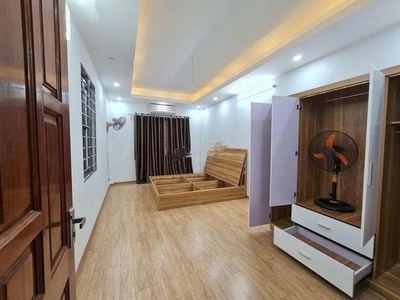 Cho thuê nhà nguyên căn ngõ 205 định công thượng, 5 tầng x 40m2, 3 ngủ, 11 triệu 3