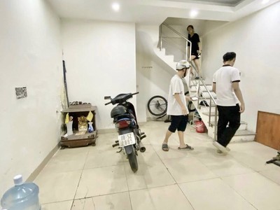 Cho thuê nhà ngõ hai bà trưng, 4 tầng x 18m2, 3 ngủ, 2 vệ sinh, 7.5 triệu 2