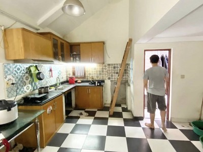 Cho thuê nhà ngõ hai bà trưng, 4 tầng x 18m2, 3 ngủ, 2 vệ sinh, 7.5 triệu 4