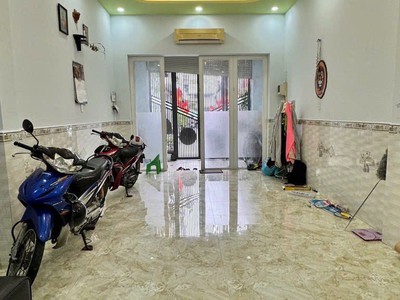 Nhà hẻm ô tô ngay chợ phạm văn bạch 2